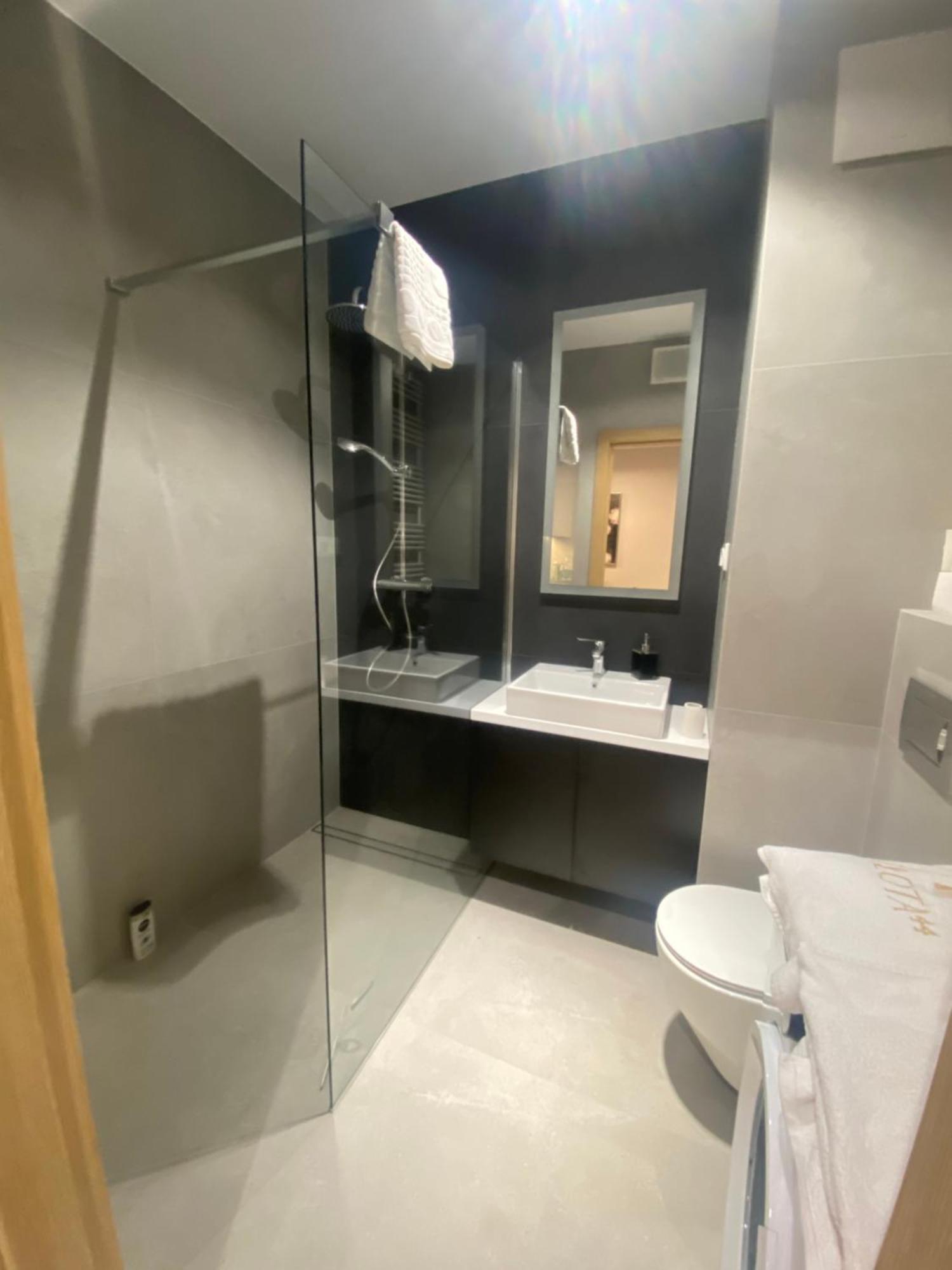 Wiktoryn 6 Piekne Nowe Apartamenty Z Duzymi Balkonami Varşova Dış mekan fotoğraf